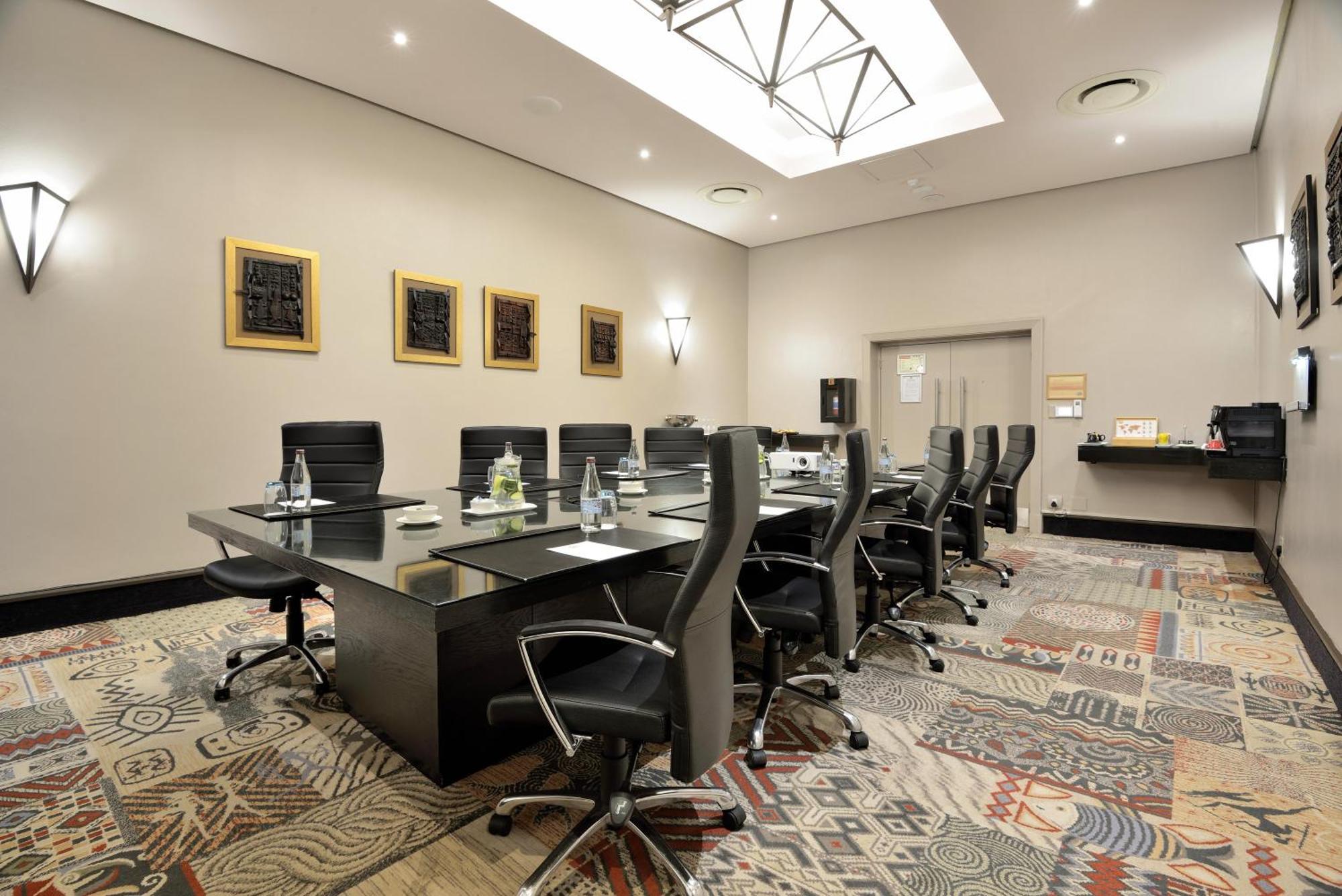 Windhoek Country Club Resort מראה חיצוני תמונה