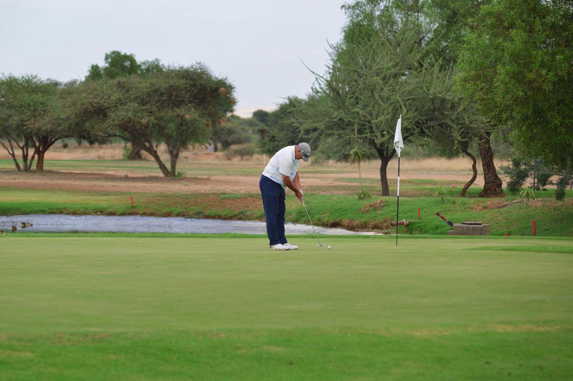Windhoek Country Club Resort מראה חיצוני תמונה