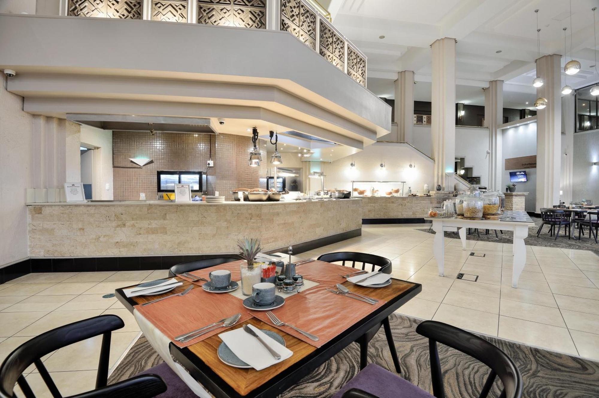 Windhoek Country Club Resort מראה חיצוני תמונה