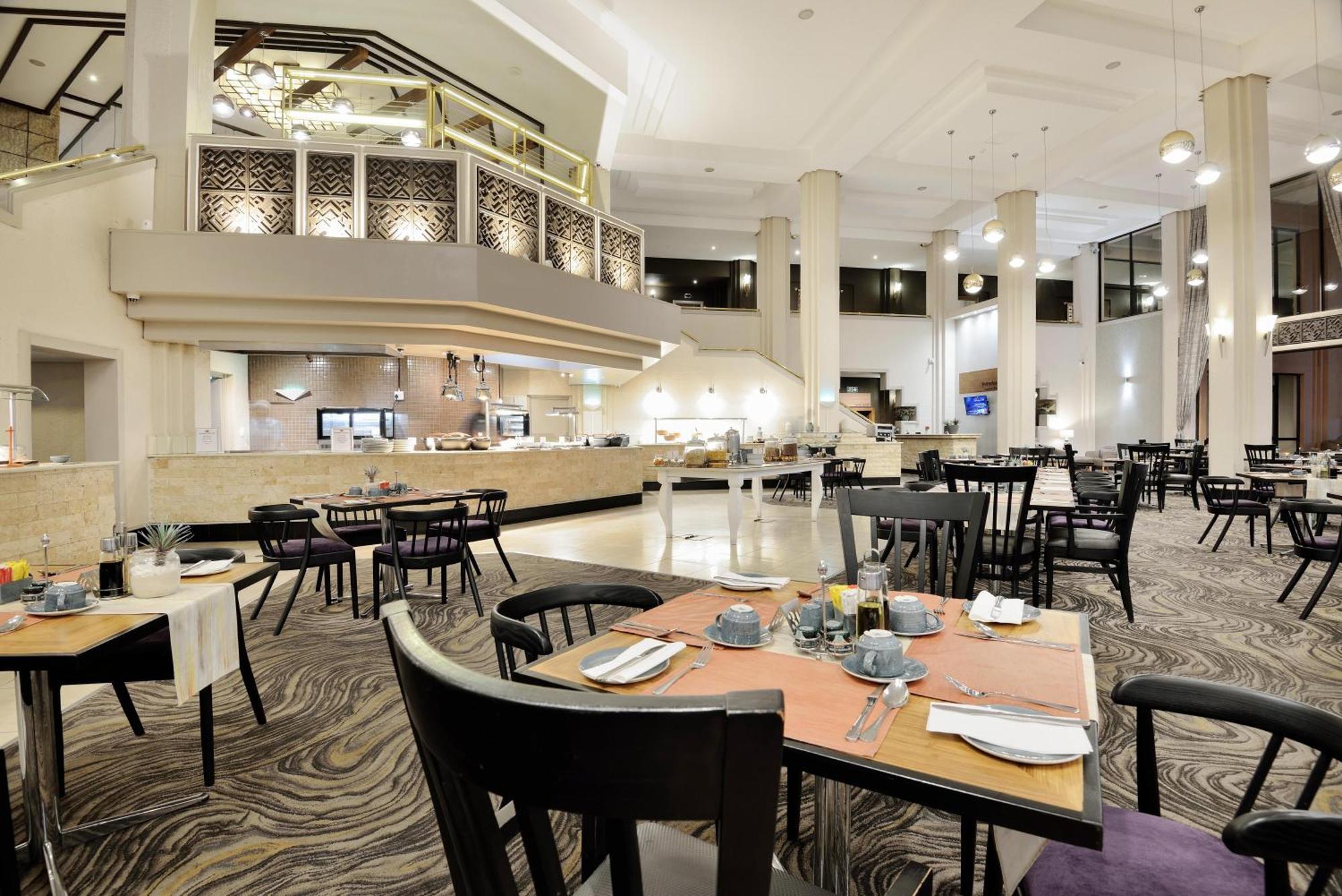 Windhoek Country Club Resort מראה חיצוני תמונה