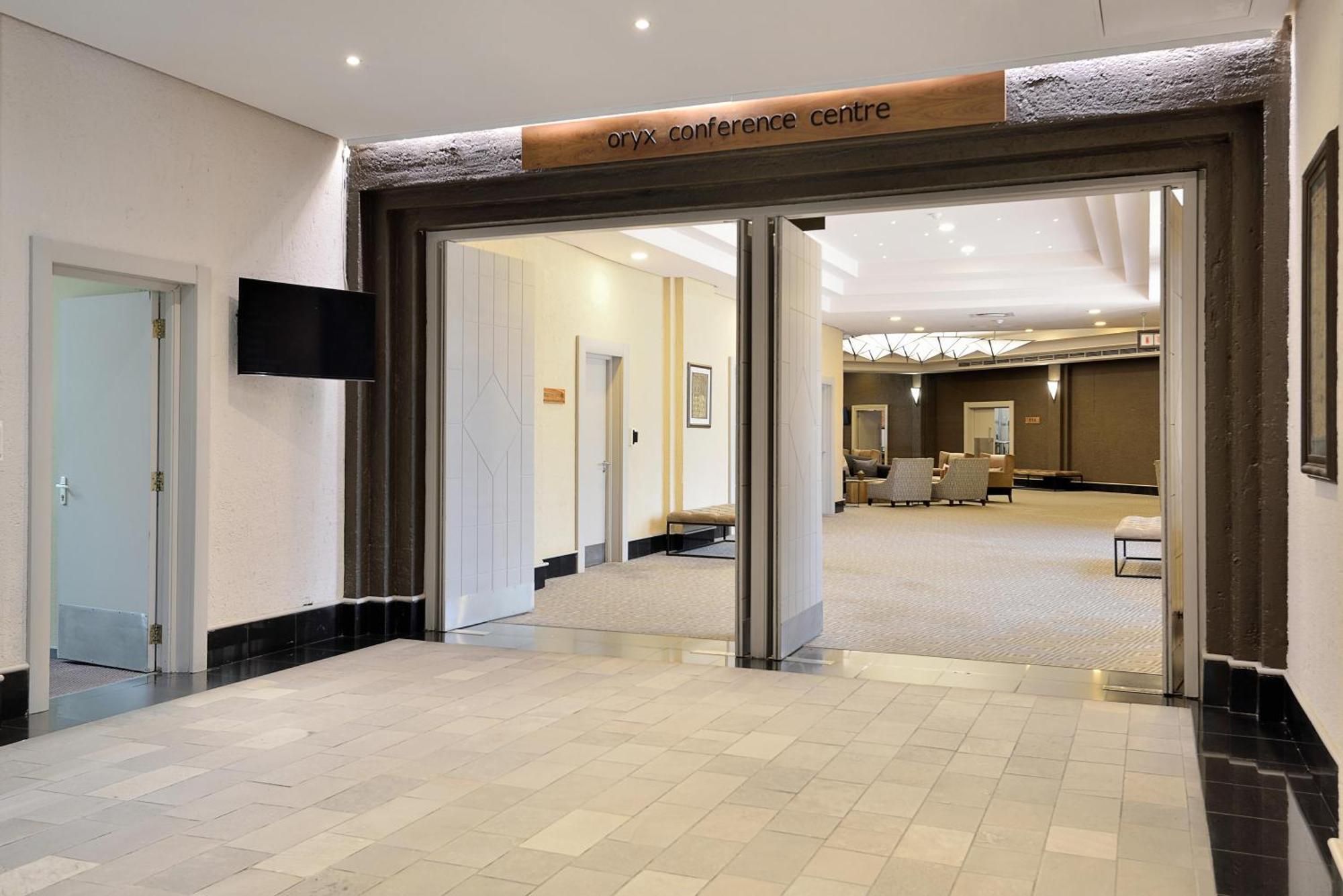 Windhoek Country Club Resort מראה חיצוני תמונה