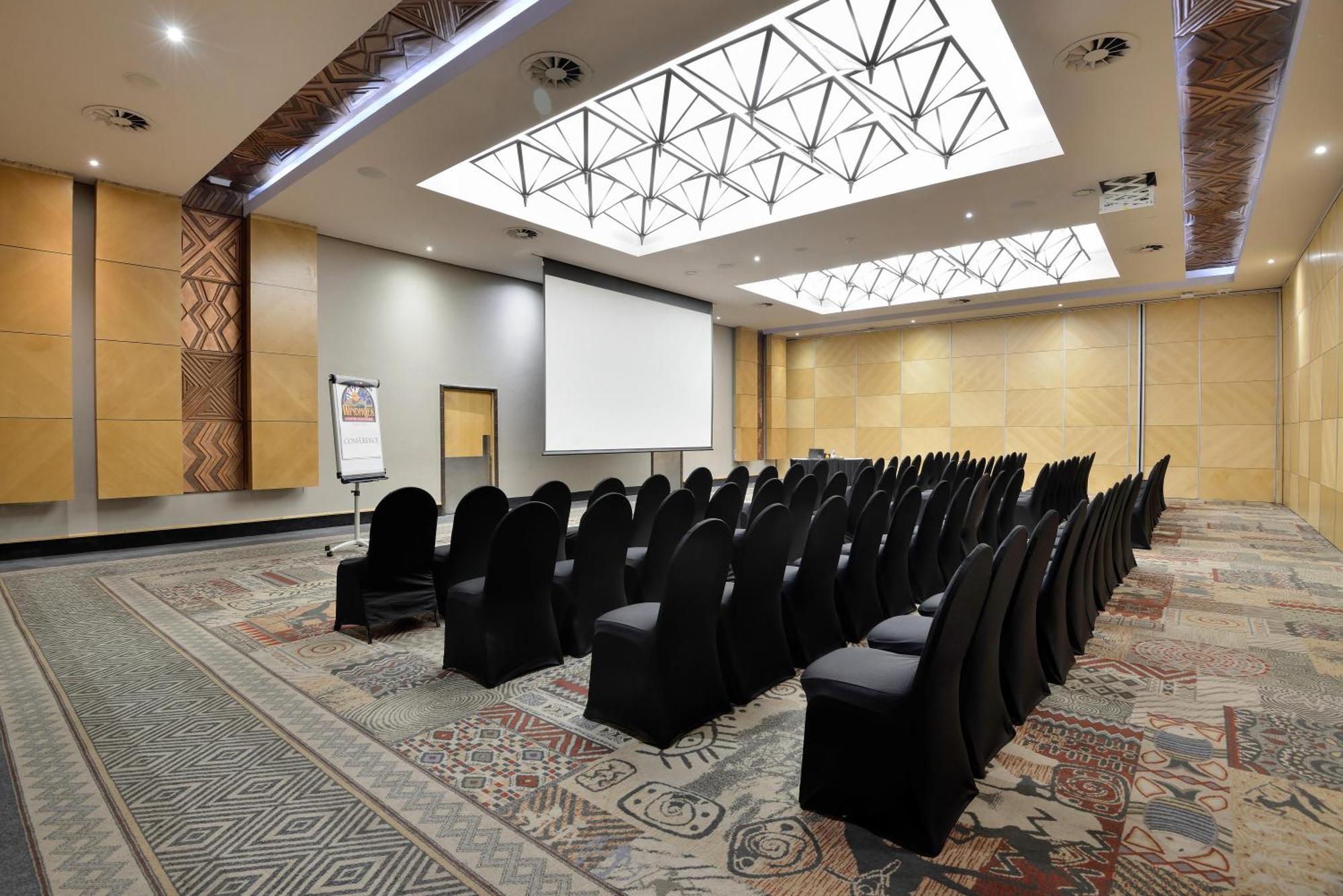Windhoek Country Club Resort מראה חיצוני תמונה