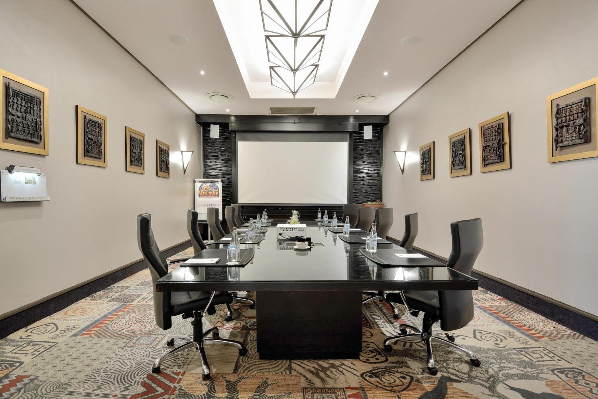 Windhoek Country Club Resort מראה חיצוני תמונה
