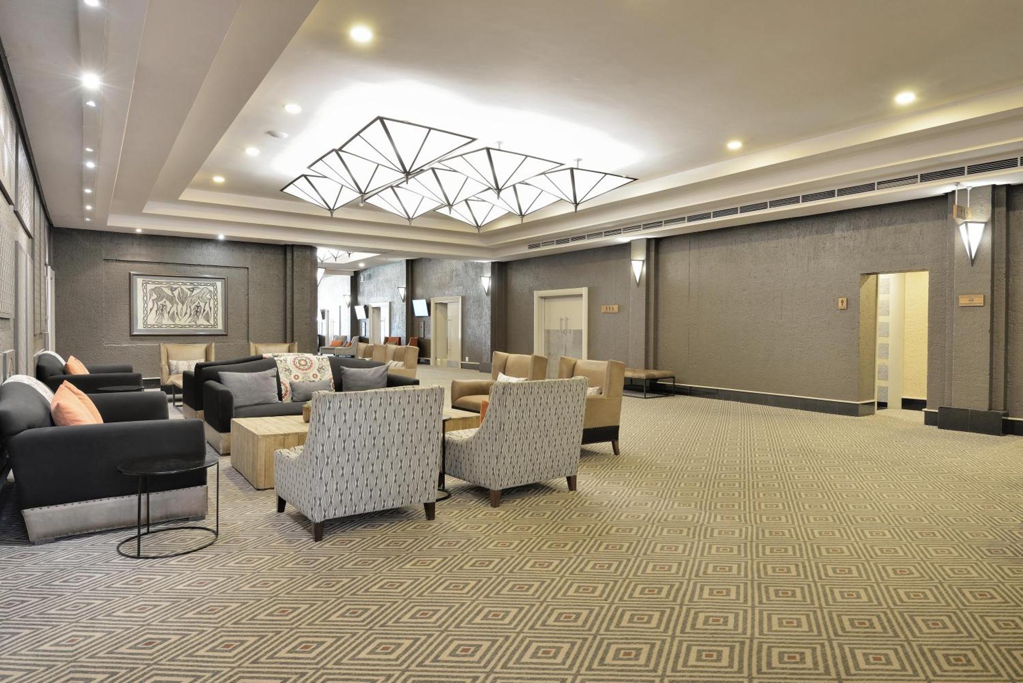 Windhoek Country Club Resort מראה חיצוני תמונה
