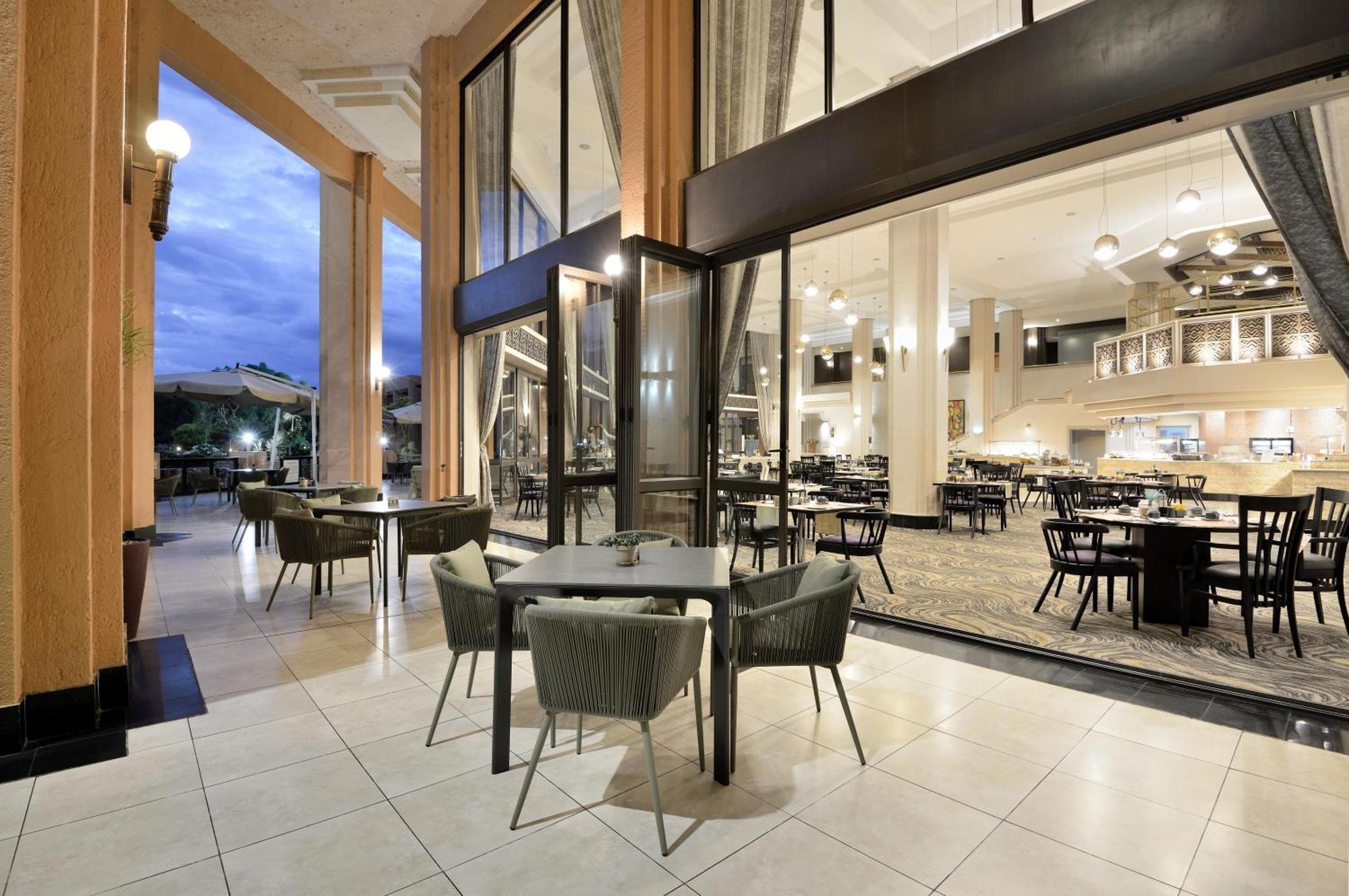 Windhoek Country Club Resort מראה חיצוני תמונה