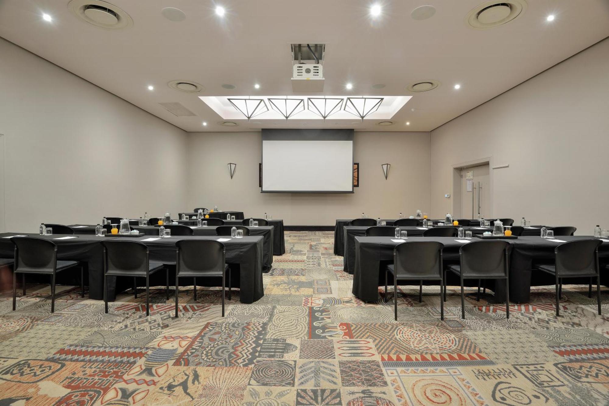 Windhoek Country Club Resort מראה חיצוני תמונה