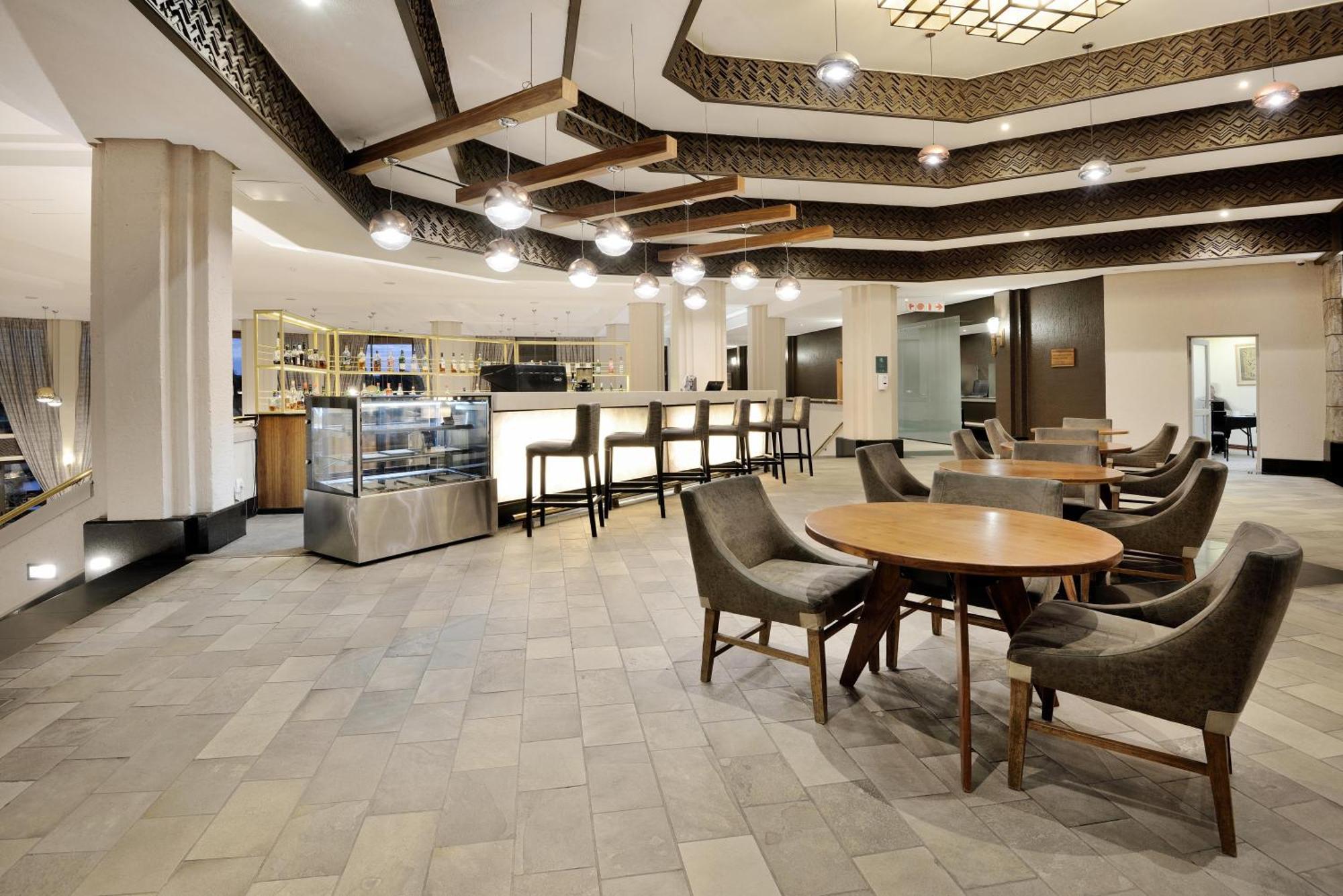 Windhoek Country Club Resort מראה חיצוני תמונה