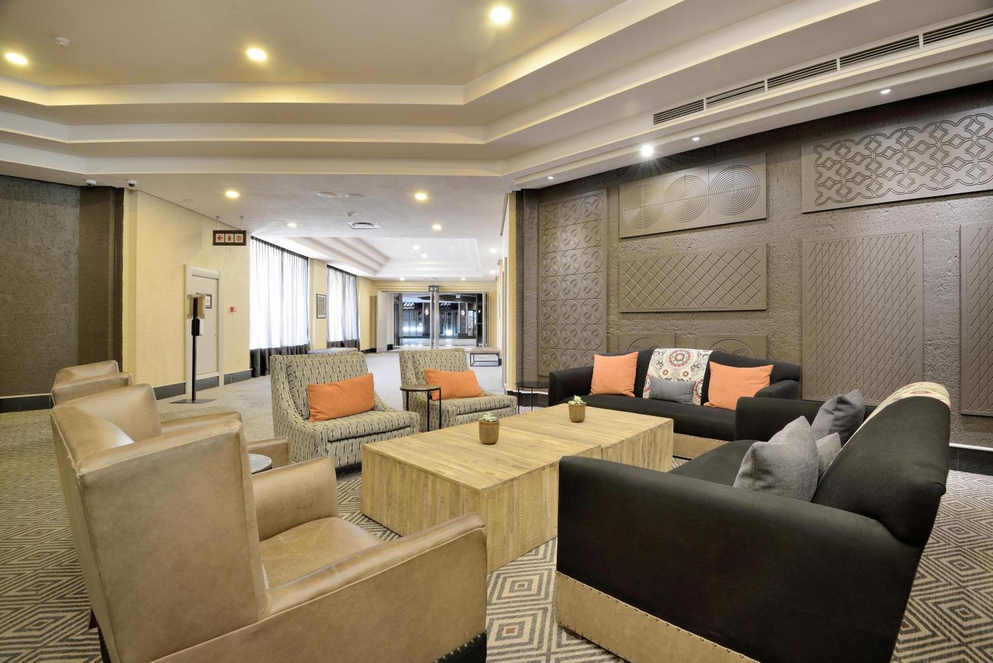 Windhoek Country Club Resort מראה חיצוני תמונה