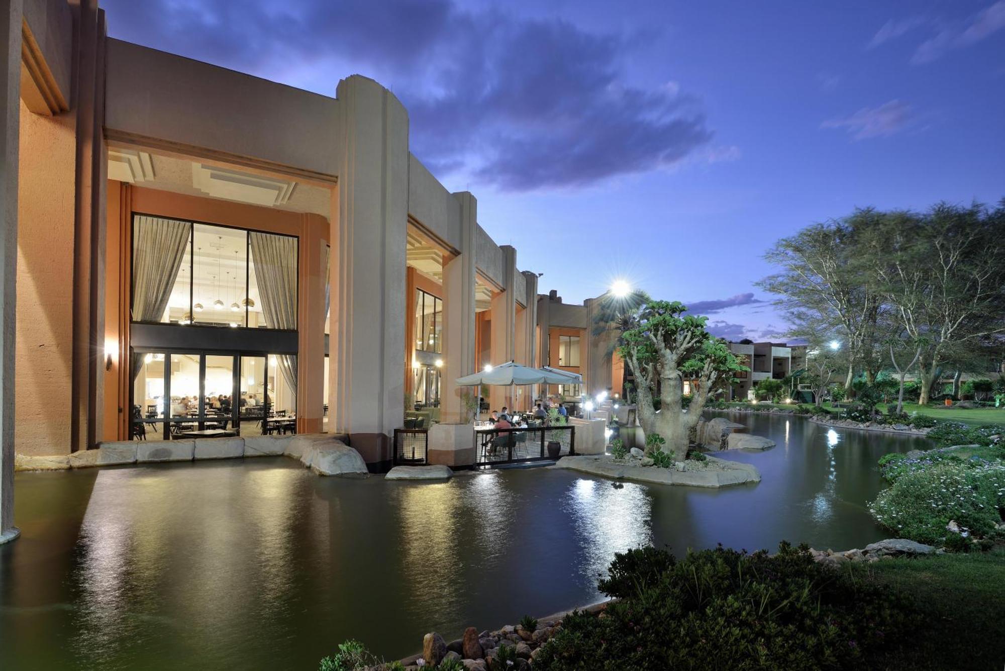 Windhoek Country Club Resort מראה חיצוני תמונה