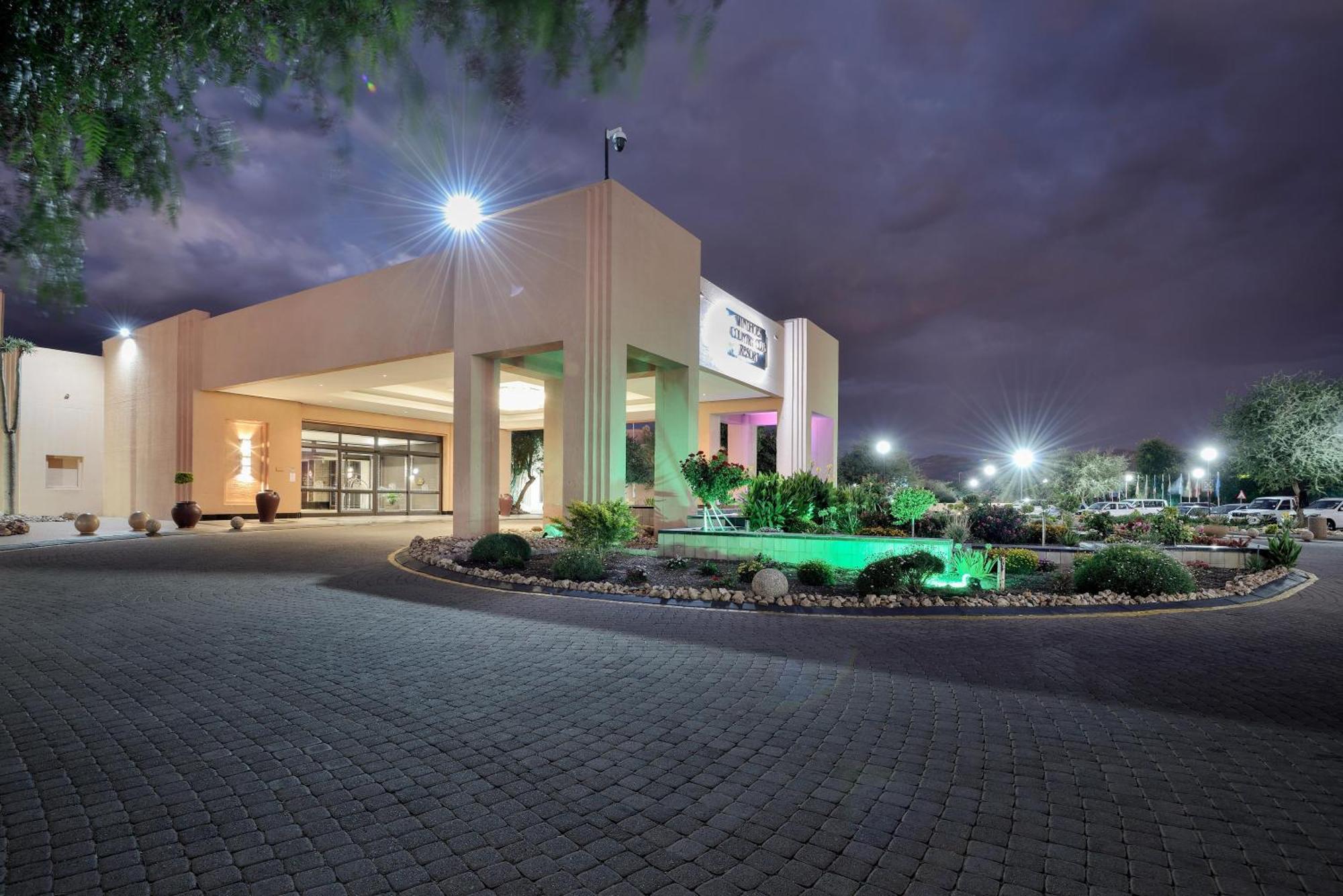 Windhoek Country Club Resort מראה חיצוני תמונה