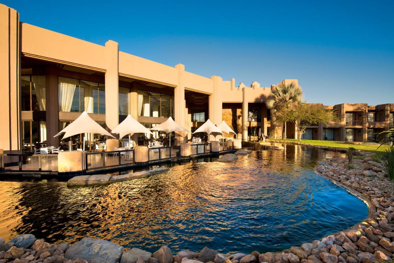 Windhoek Country Club Resort מראה חיצוני תמונה